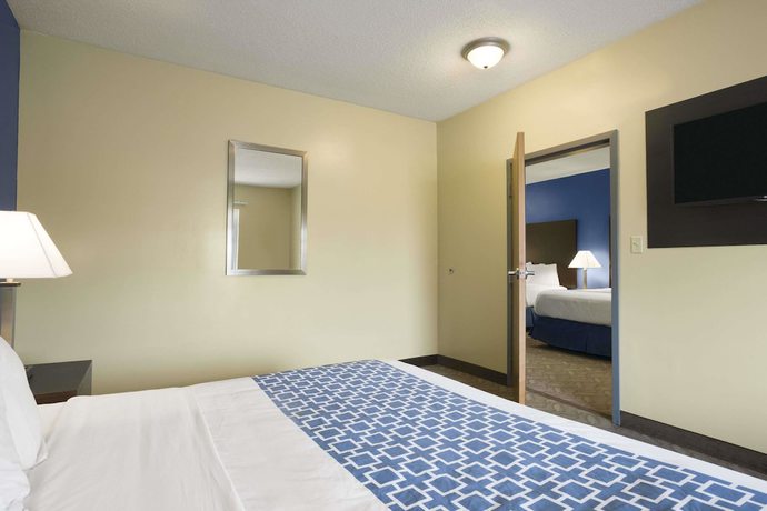 Imagen de la habitación del Hotel Days Inn & Suites By Wyndham Cherry Hill - Philade. Foto 12