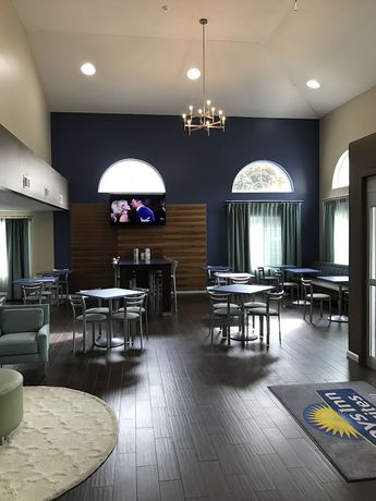 Imagen del bar/restaurante del Hotel Days Inn & Suites By Wyndham Cherry Hill - Philade. Foto 2