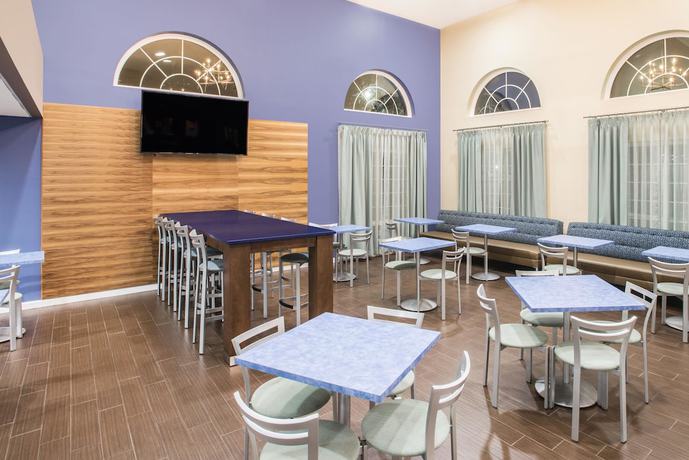 Imagen del bar/restaurante del Hotel Days Inn & Suites By Wyndham Cherry Hill - Philade. Foto 3