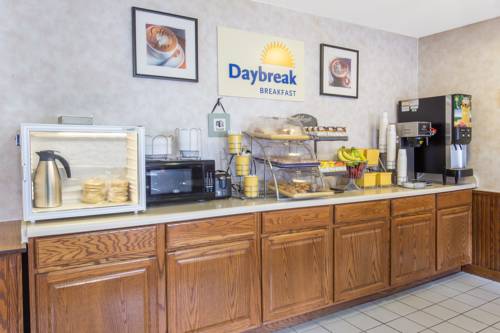 Imagen de la habitación del Hotel Days Inn & Suites By Wyndham Davenport East. Foto 9