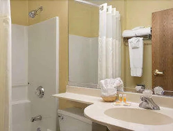 Imagen de la habitación del Hotel Days Inn & Suites By Wyndham Lafayette In. Foto 9