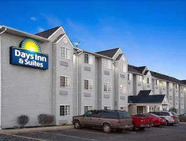 Imagen general del Hotel Days Inn & Suites By Wyndham Lafayette In. Foto 1