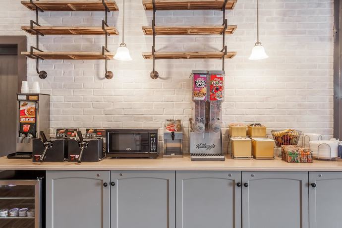 Imagen del bar/restaurante del Hotel Days Inn & Suites By Wyndham Lancaster Amish Count. Foto 6