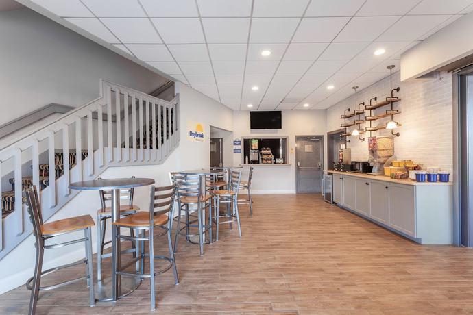 Imagen del bar/restaurante del Hotel Days Inn & Suites By Wyndham Lancaster Amish Count. Foto 7