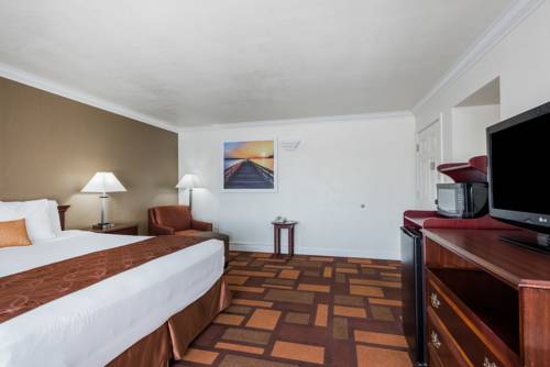 Imagen de la habitación del Hotel Days Inn & Suites By Wyndham Lodi. Foto 11
