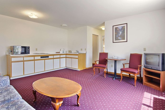 Imagen de la habitación del Hotel Days Inn & Suites By Wyndham Lolo. Foto 8