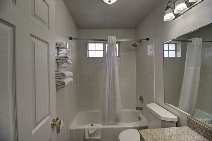 Imagen de la habitación del Hotel Days Inn & Suites By Wyndham Lolo. Foto 12