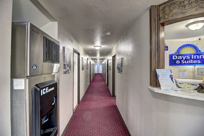 Imagen de los interiores del Hotel Days Inn & Suites By Wyndham Lolo. Foto 17