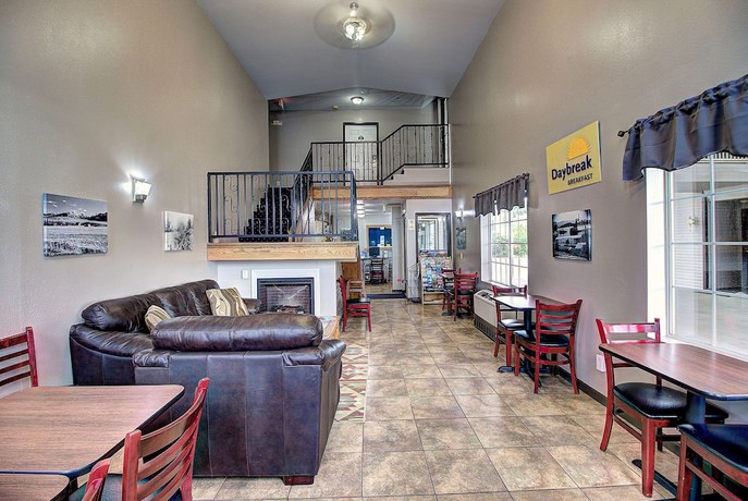 Imagen de los interiores del Hotel Days Inn & Suites By Wyndham Lolo. Foto 18