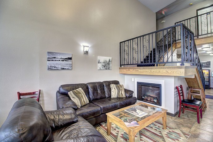 Imagen de los interiores del Hotel Days Inn & Suites By Wyndham Lolo. Foto 20