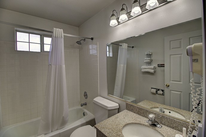 Imagen de la habitación del Hotel Days Inn & Suites By Wyndham Lolo. Foto 16