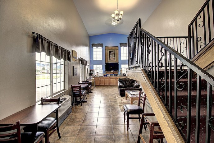 Imagen del bar/restaurante del Hotel Days Inn & Suites By Wyndham Lolo. Foto 2