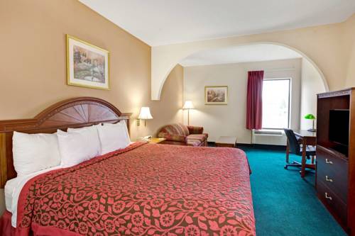 Imagen de la habitación del Hotel Days Inn & Suites By Wyndham Louisville Sw. Foto 11