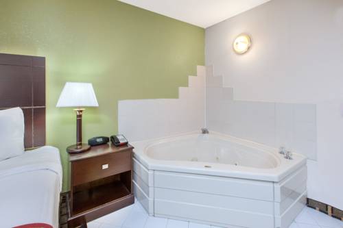 Imagen de la habitación del Hotel Days Inn & Suites By Wyndham Madison Heights Mi. Foto 4