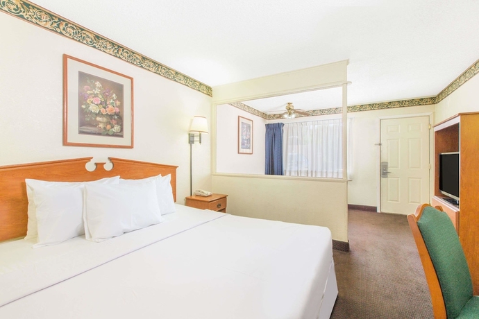 Imagen de la habitación del Hotel Days Inn & Suites By Wyndham Marshall. Foto 12