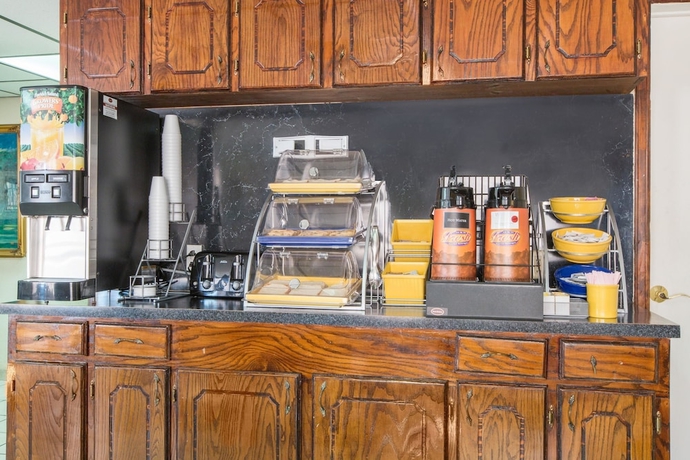 Imagen del bar/restaurante del Hotel Days Inn & Suites By Wyndham Marshall. Foto 4