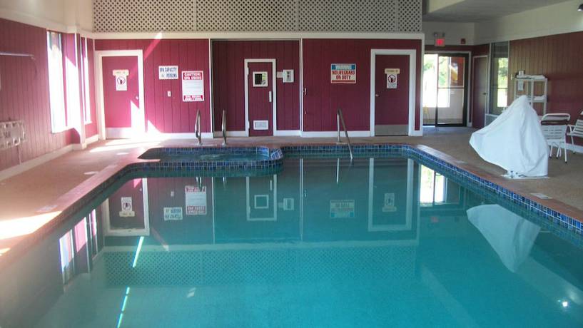 Imagen de la piscina del Hotel Days Inn & Suites By Wyndham Mt Pleasant. Foto 8