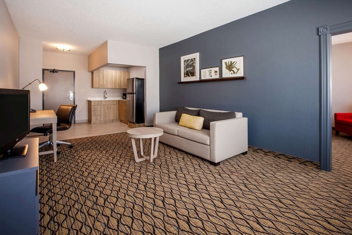 Imagen de la habitación del Hotel Days Inn & Suites By Wyndham Rochester Hills Mi. Foto 5