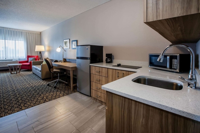 Imagen de la habitación del Hotel Days Inn & Suites By Wyndham Rochester Hills Mi. Foto 6