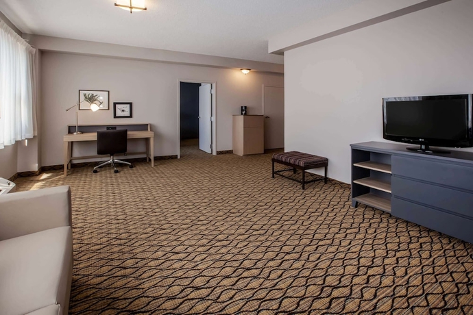 Imagen de la habitación del Hotel Days Inn & Suites By Wyndham Rochester Hills Mi. Foto 11