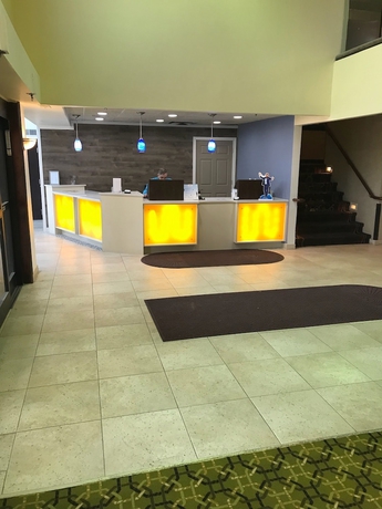 Imagen de los interiores del Hotel Days Inn & Suites By Wyndham Rochester Hills Mi. Foto 14