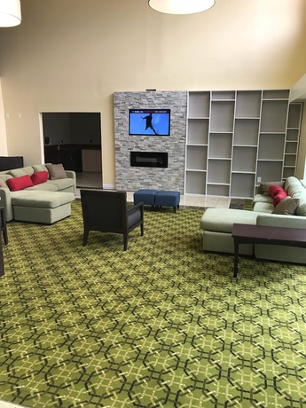Imagen de los interiores del Hotel Days Inn & Suites By Wyndham Rochester Hills Mi. Foto 16