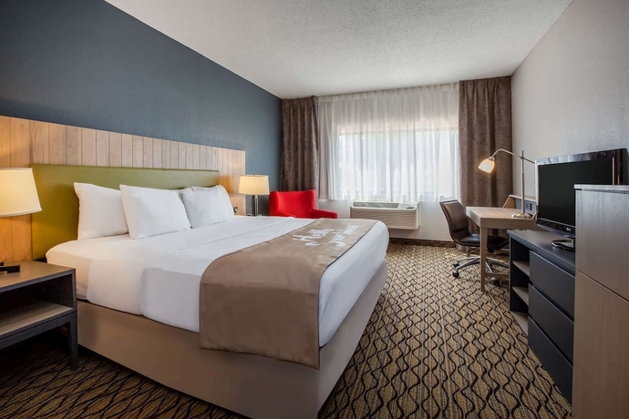 Imagen de la habitación del Hotel Days Inn & Suites By Wyndham Rochester Hills Mi. Foto 13