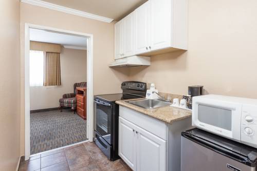 Imagen de la habitación del Hotel Days Inn & Suites By Wyndham San Diego Sdsu. Foto 10
