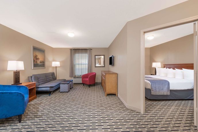 Imagen de la habitación del Hotel Days Inn & Suites By Wyndham Sellersburg. Foto 2