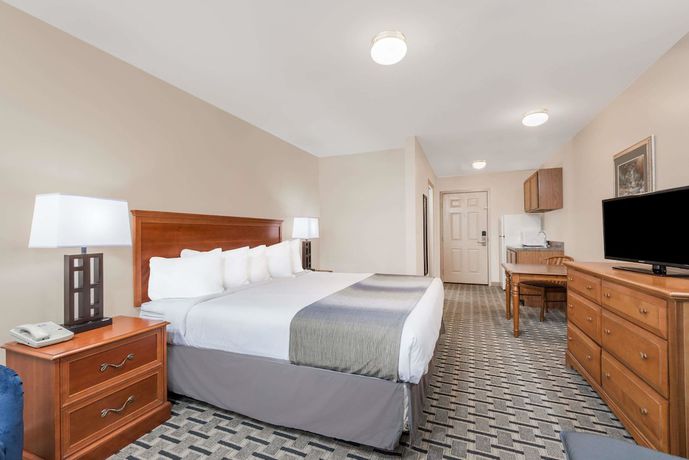 Imagen de la habitación del Hotel Days Inn & Suites By Wyndham Sellersburg. Foto 5
