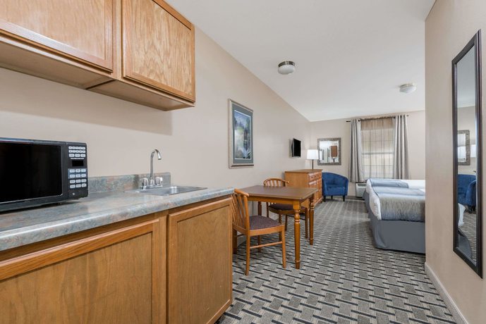 Imagen de la habitación del Hotel Days Inn & Suites By Wyndham Sellersburg. Foto 6