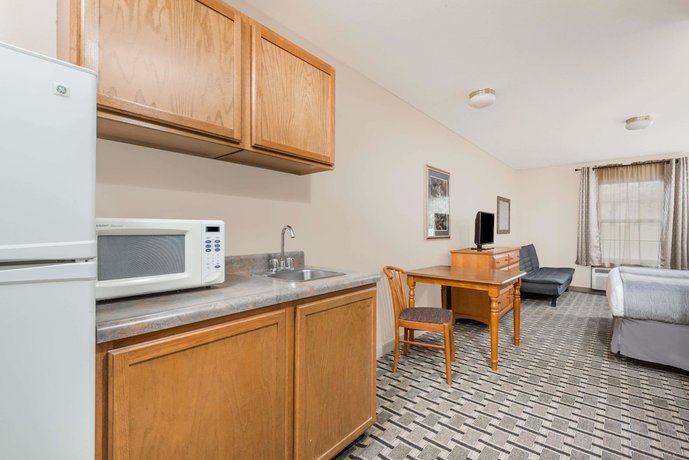 Imagen de la habitación del Hotel Days Inn & Suites By Wyndham Sellersburg. Foto 8