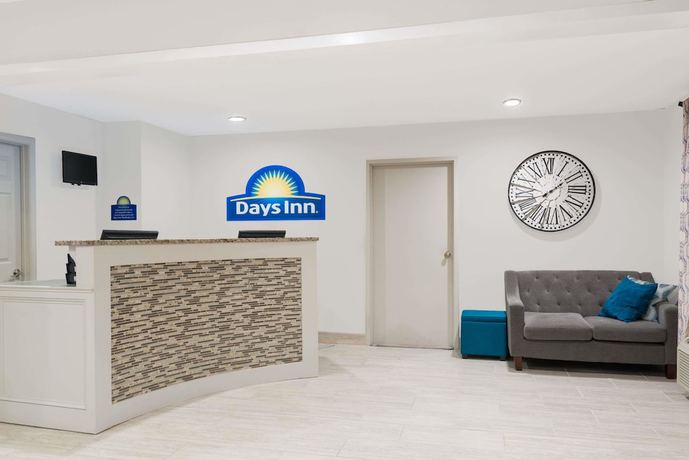 Imagen de los interiores del Hotel Days Inn & Suites By Wyndham Sellersburg. Foto 12