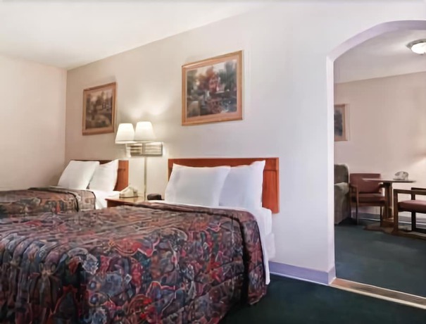 Imagen de la habitación del Hotel Days Inn & Suites By Wyndham Terre Haute. Foto 2