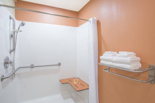 Imagen de la habitación del Hotel Days Inn & Suites By Wyndham Thibodaux. Foto 3