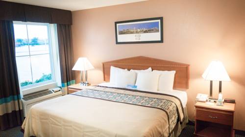 Imagen de la habitación del Hotel Days Inn & Suites By Wyndham Thibodaux. Foto 6