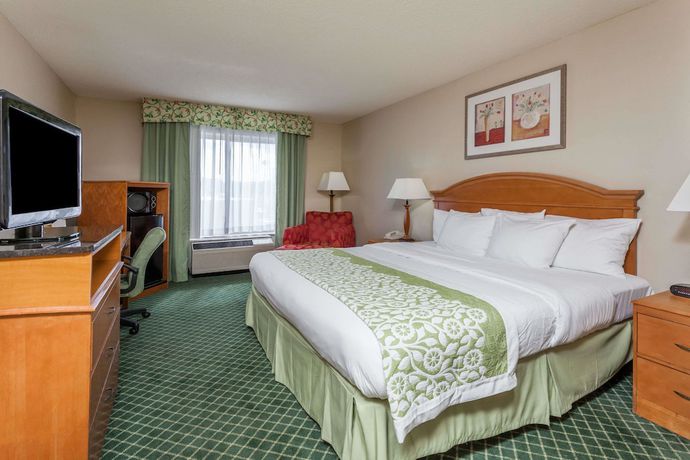 Imagen de la habitación del Hotel Days Inn & Suites By Wyndham Warren. Foto 2