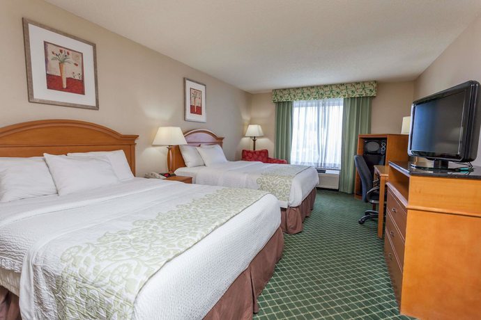 Imagen de la habitación del Hotel Days Inn & Suites By Wyndham Warren. Foto 3
