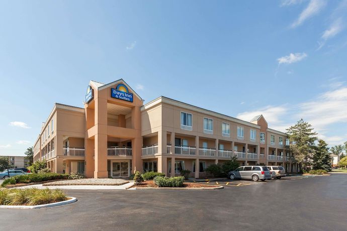 Imagen general del Hotel Days Inn & Suites By Wyndham Warren. Foto 1