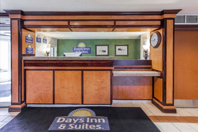 Imagen de los interiores del Hotel Days Inn & Suites By Wyndham Warren. Foto 9
