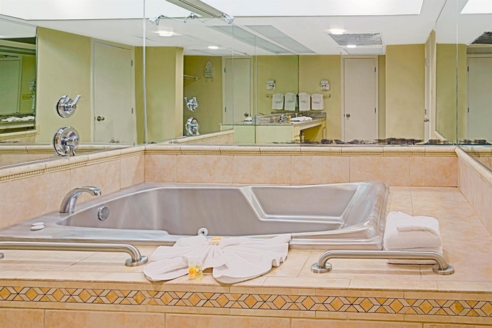 Imagen de la habitación del Hotel Days Inn & Suites. Foto 5
