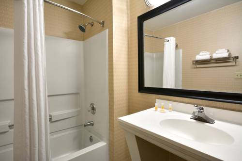 Imagen de la habitación del Hotel Days Inn & Suites by Wyndham Fort Bragg/Cross Creek Mall. Foto 6