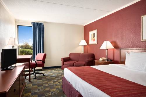 Imagen de la habitación del Hotel Days Inn & Suites by Wyndham Fort Bragg/Cross Creek Mall. Foto 7