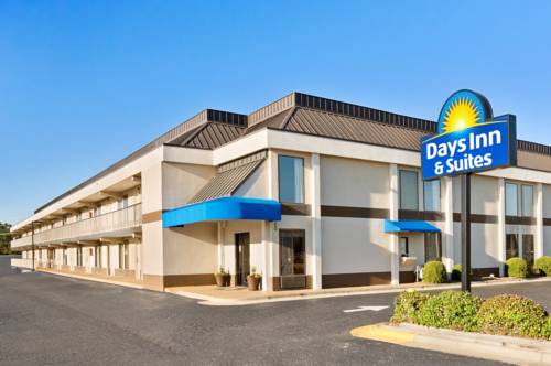 Imagen general del Hotel Days Inn & Suites by Wyndham Fort Bragg/Cross Creek Mall. Foto 2