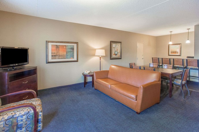 Imagen de la habitación del Hotel Days Inn & Suites by Wyndham Mesa Near Phoenix. Foto 14
