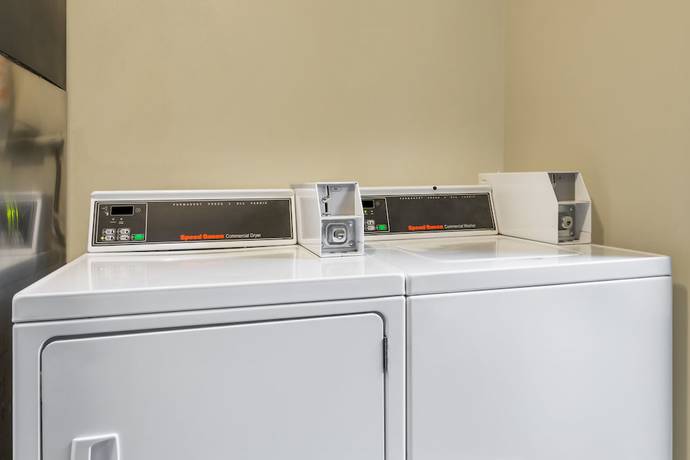 Imagen de los interiores del Hotel Days Inn & Suites by Wyndham Mesa Near Phoenix. Foto 20