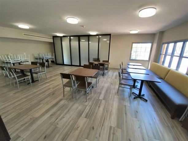 Imagen del bar/restaurante del Hotel Days Inn & Suites by Wyndham Mesa Near Phoenix. Foto 4