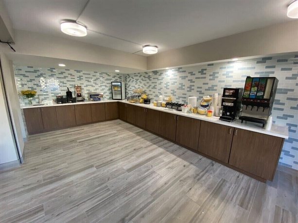 Imagen del bar/restaurante del Hotel Days Inn & Suites by Wyndham Mesa Near Phoenix. Foto 5