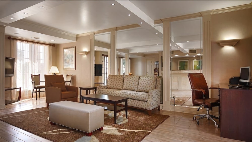 Imagen de los interiores del Hotel Days Inn & Suites by Wyndham Roseville/Detroit Area. Foto 13