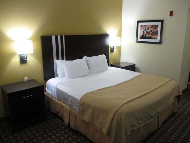 Imagen de la habitación del Hotel Days Inn & Suites by Wyndham Sam Houston Tollway. Foto 9